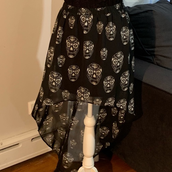 H&M Divided Hi-Low Skull Pattern Skirt - Picture 2 of 6